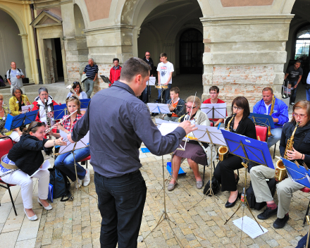 Nog even een korte repetitie voor aanvang concert Festival Austerlitz