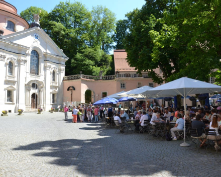 De gezellige Biergarten van klooster Weltenburg, waar we lunchen