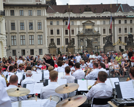 Straatconcert in Praag Pius X uit Poeldijk