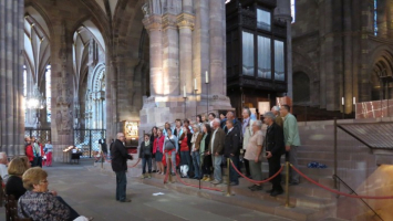 Concert voor de touristen in de Kathedraal van Straatsburg,  overdag